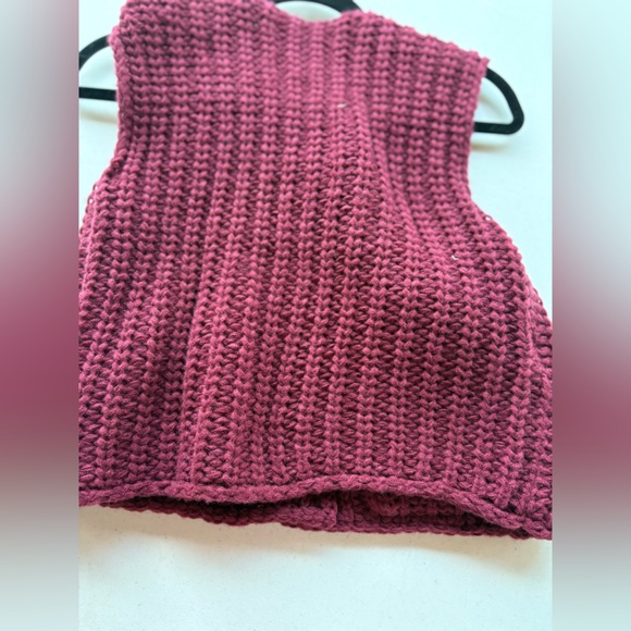 NWT Elegant Knit Vest with Gold Buttons Accents. One Size. Fits S through L. - Picture 4 of 5